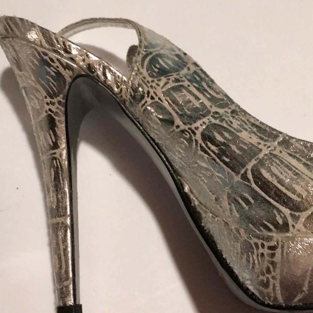 Shoes - Picture 2 of 4